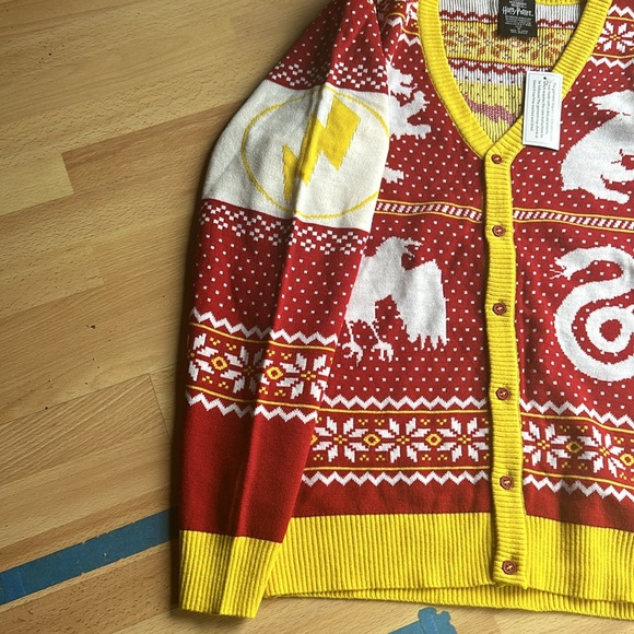 Wizard of world of Harry Potter Hogwarts Cardigan NWT MEDIUM - Picture 4 of 5